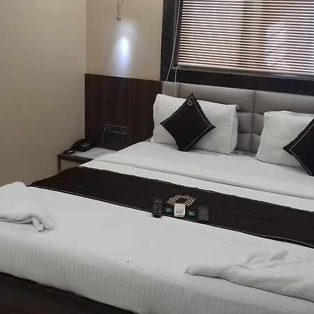 Отель Shine Hospitality Мумбаи Экстерьер фото