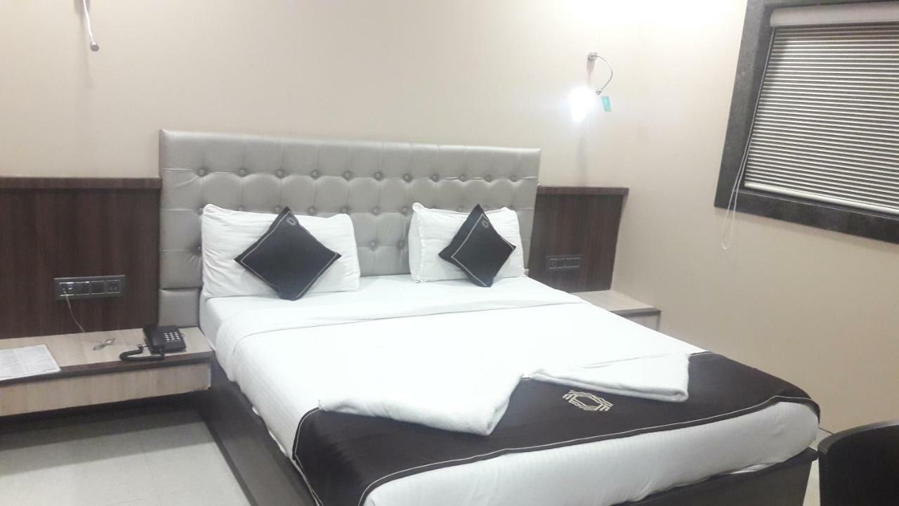 Отель Shine Hospitality Мумбаи Экстерьер фото
