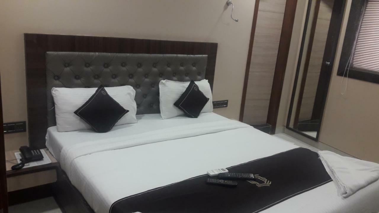 Отель Shine Hospitality Мумбаи Экстерьер фото