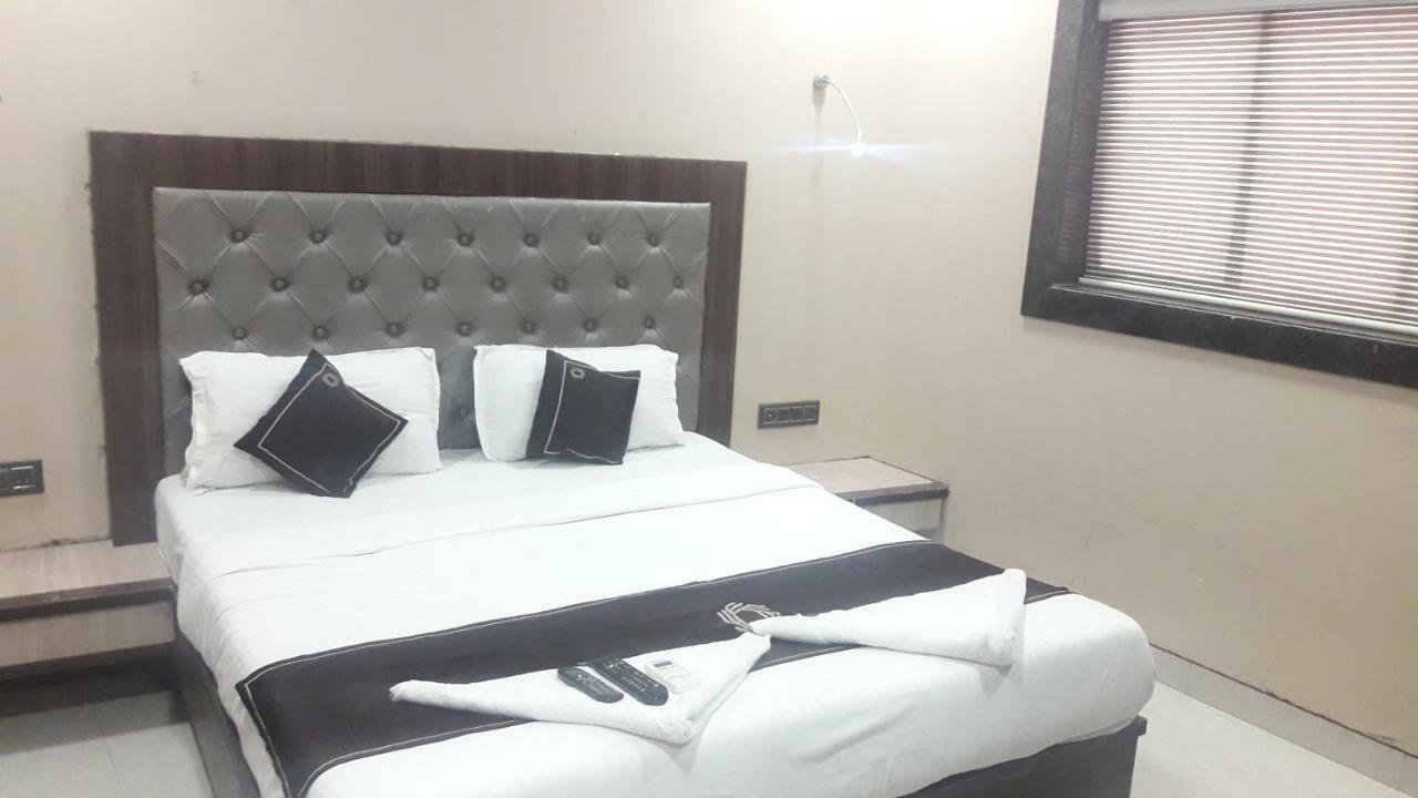 Отель Shine Hospitality Мумбаи Экстерьер фото