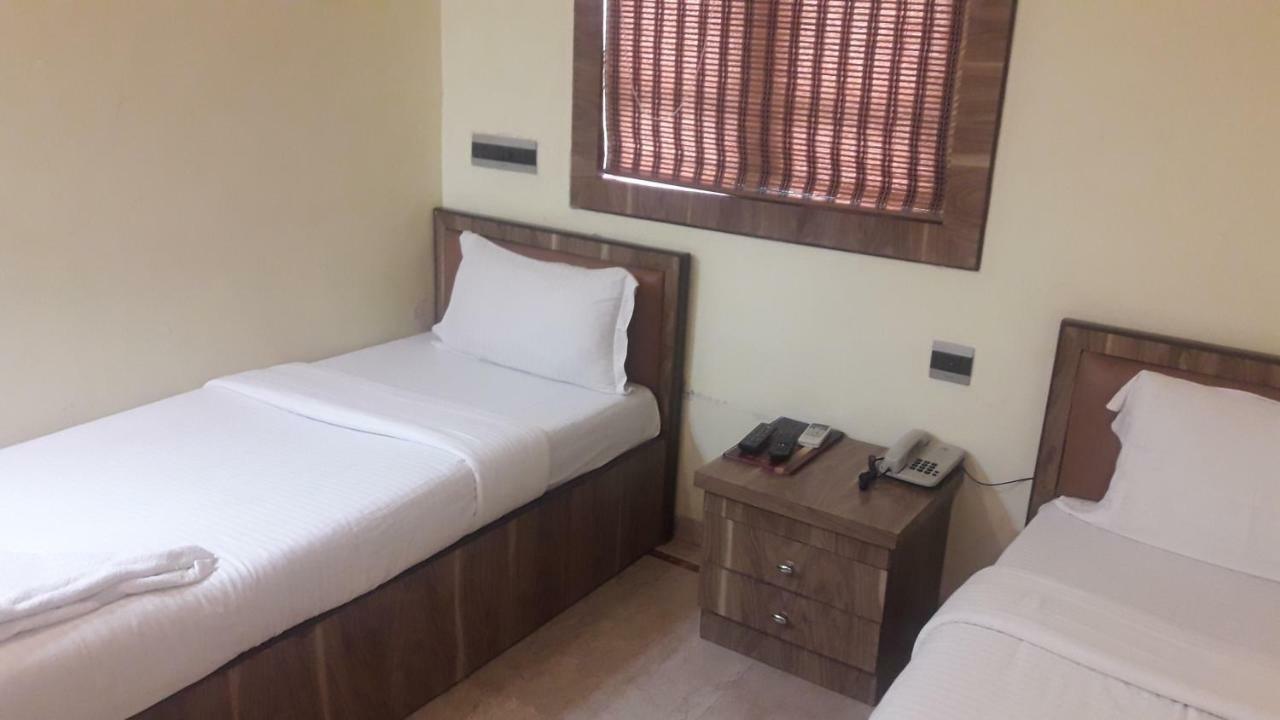 Отель Shine Hospitality Мумбаи Экстерьер фото